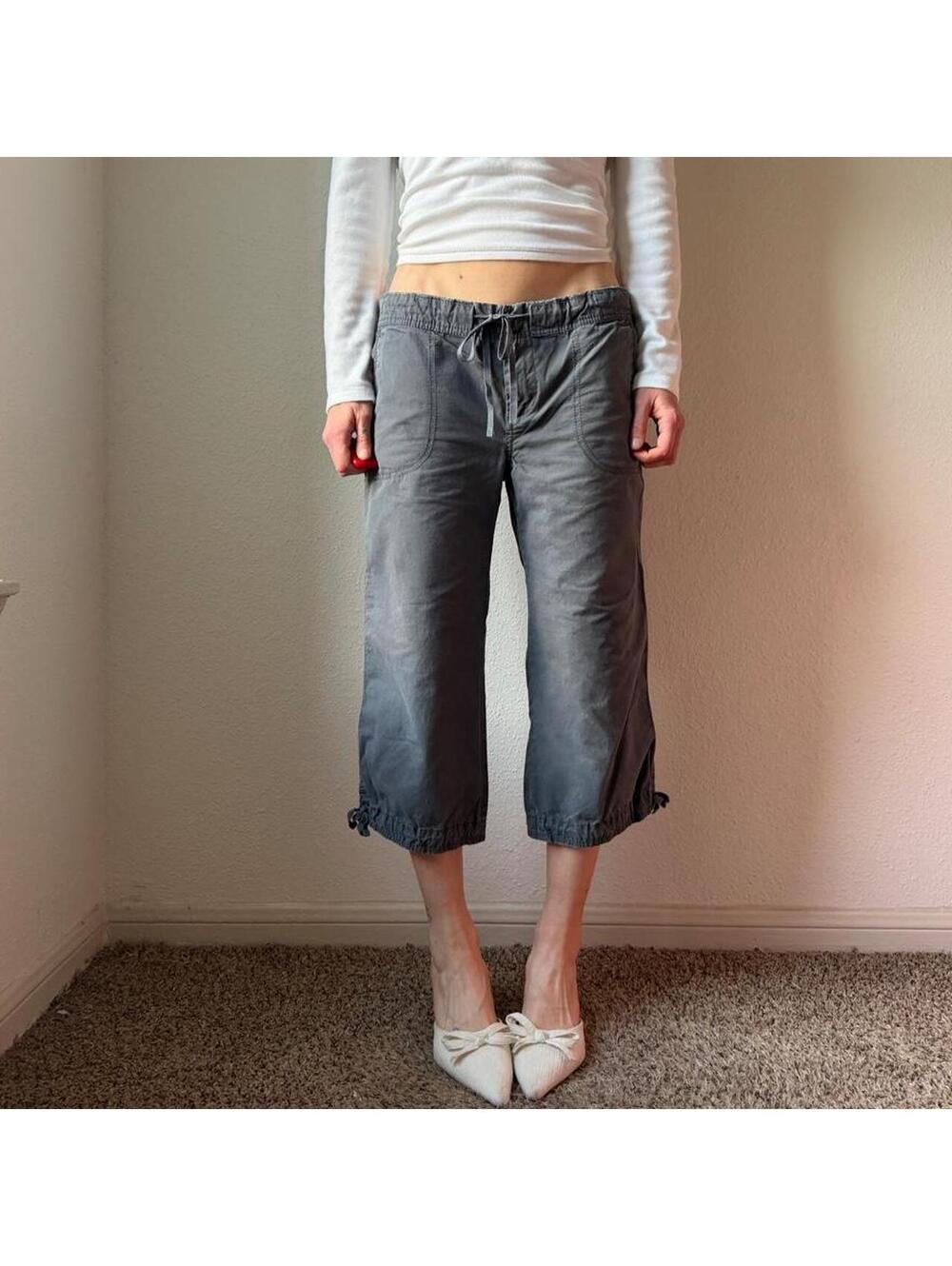 Vintage authentic y2k Old Navy low rise wide leg flare dark grey cargo capris
